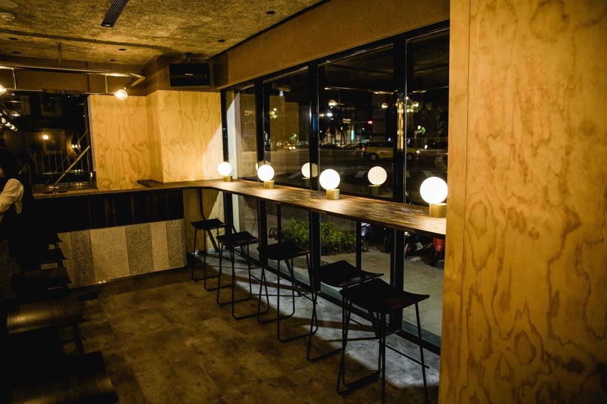 有閒來坐」概念，打造上班族下班後或周末放鬆小酌，感受「Beer、Art、Relax」的自在空間。